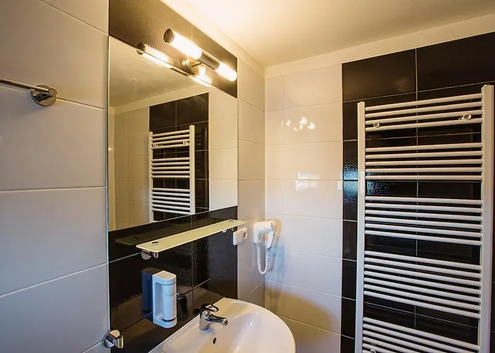 Na Sustne Hotell Krupá